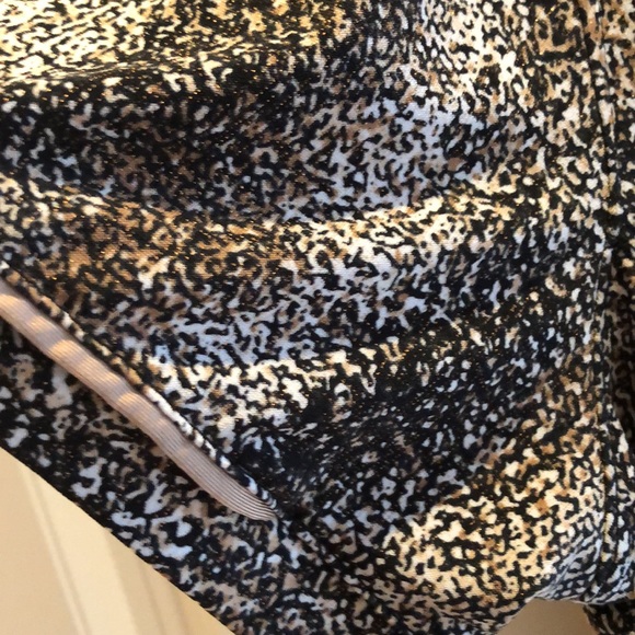 Tear Off Confetti pattern taupe neckline & sleeve piping zipper front blouse - Picture 4 of 10